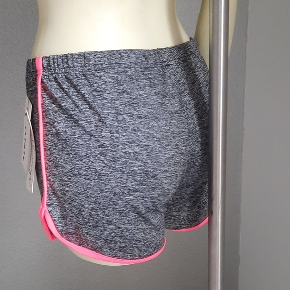 Active short - Picture 3 of 3